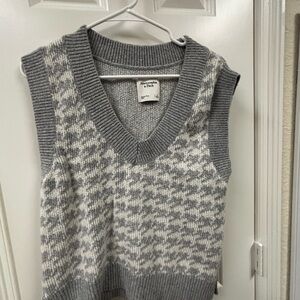 Abercrombie & Fitch Gray and Cream V-Neck Sweater Vest